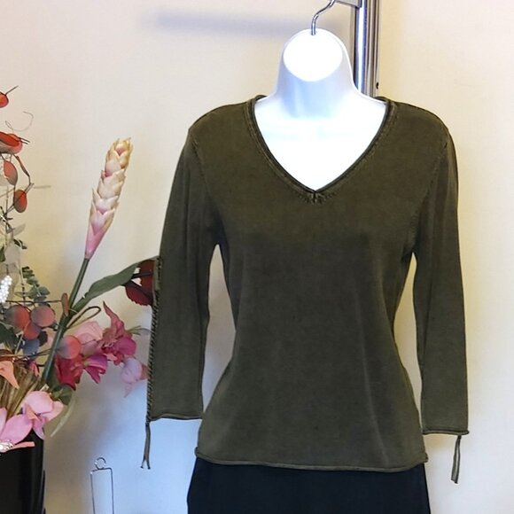 NWT Women’s Olive Green Lightweight 3/4 Sleeve Cardigan Pullover Sweater - Picture 4 of 5